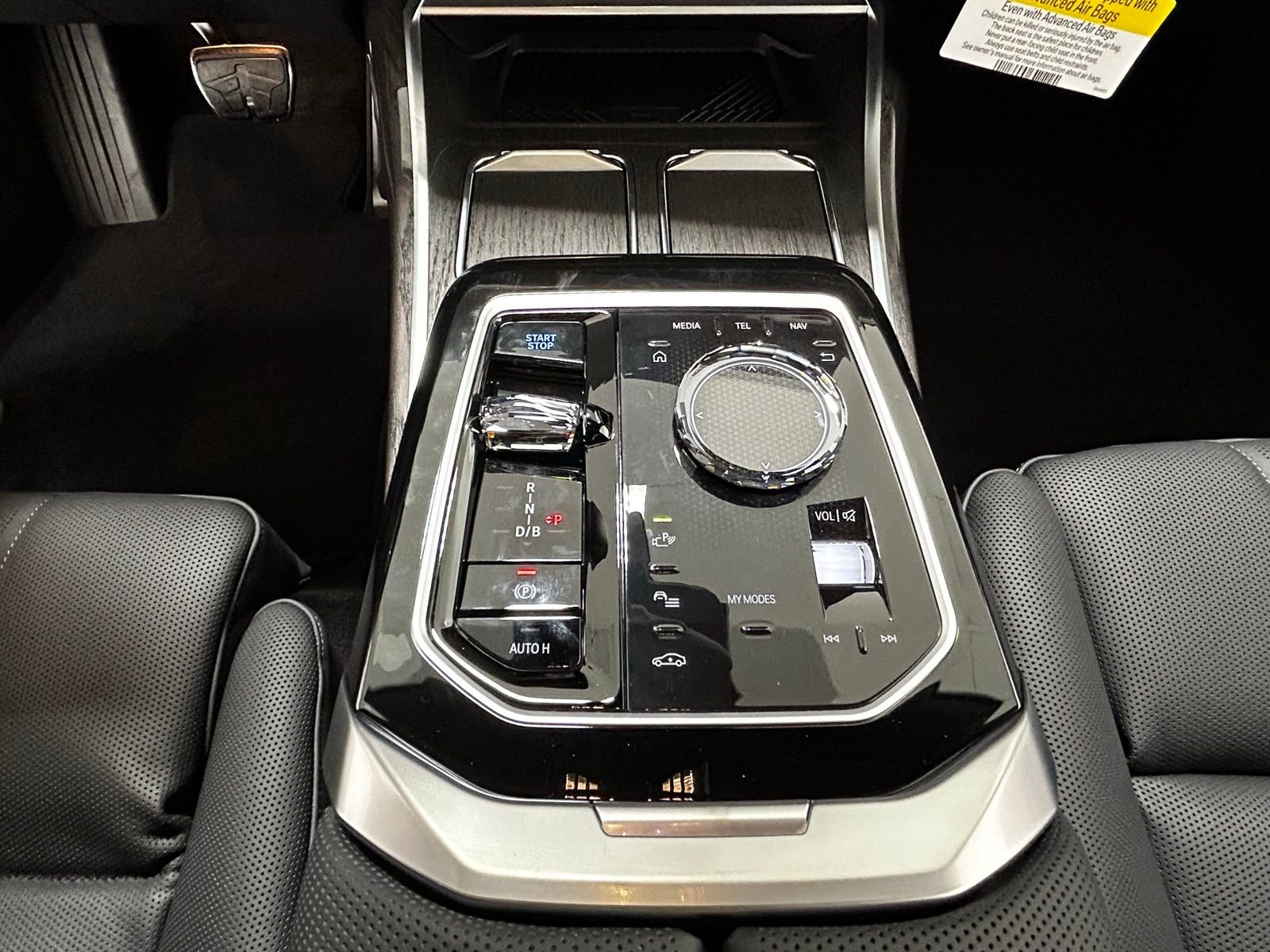 New 2026 Black Sapphire Metallic BMW xDrive60 image 37