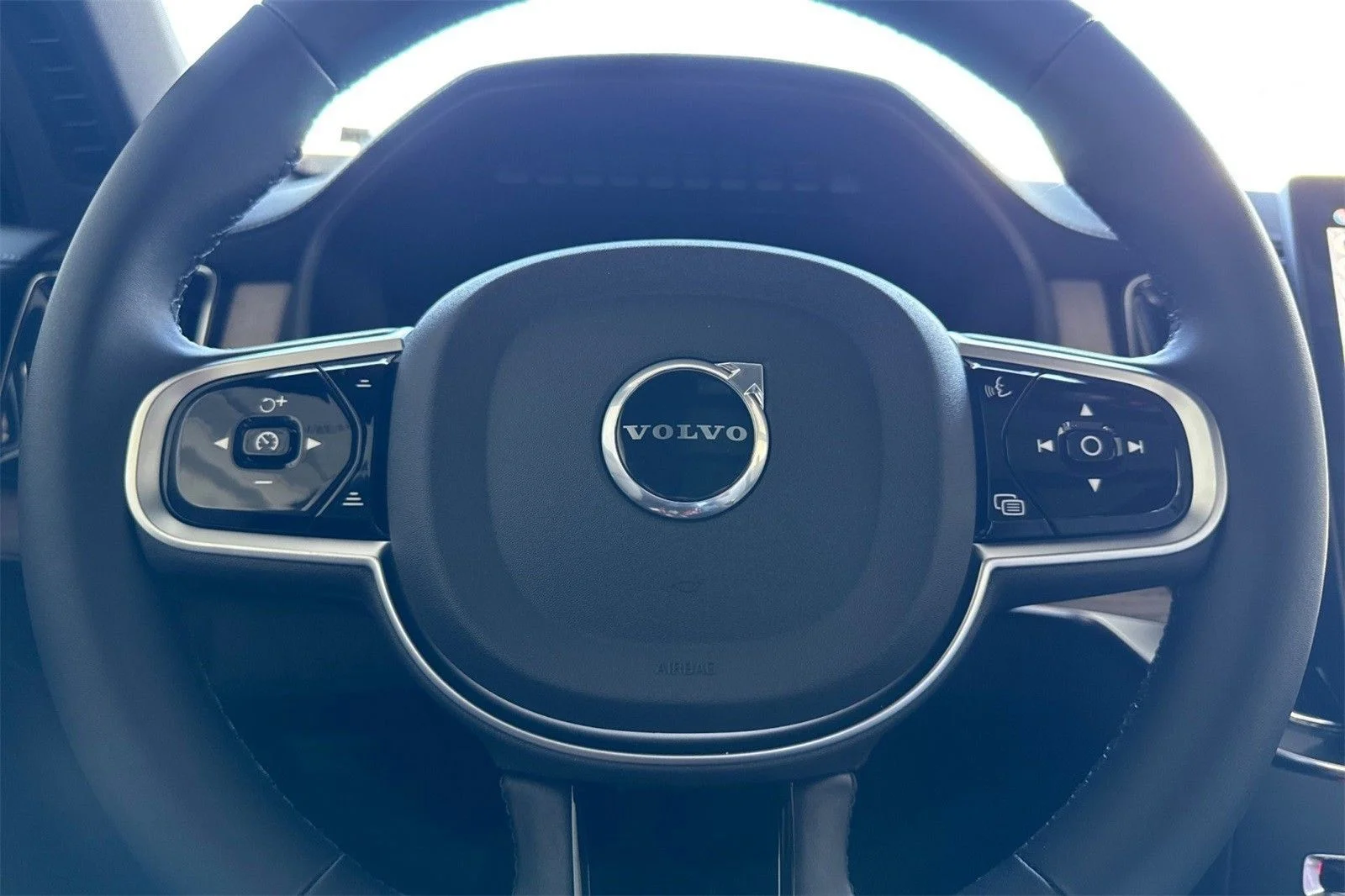 2026 Volvo XC90 Plus - Photo 26