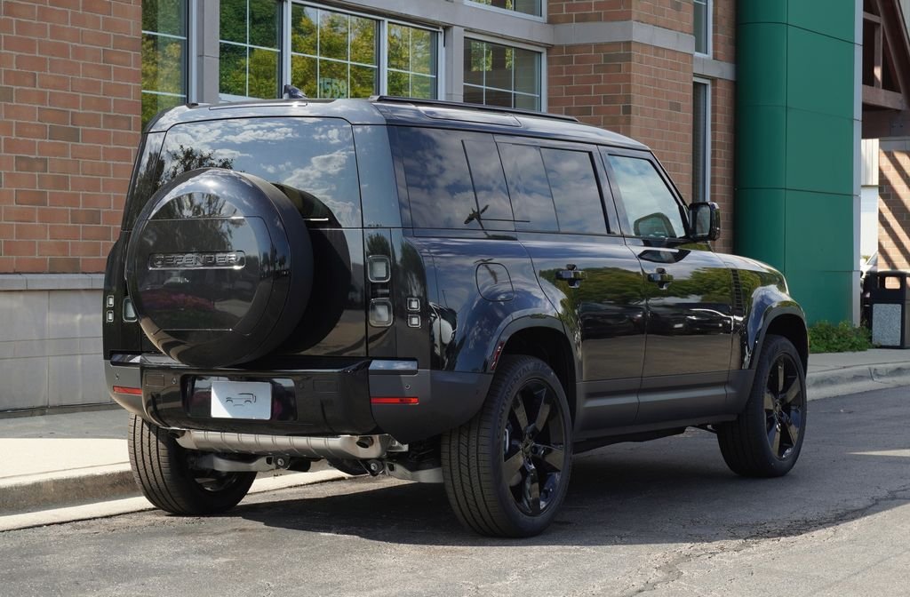 New 2026 Santorini Black Land Rover S image 6