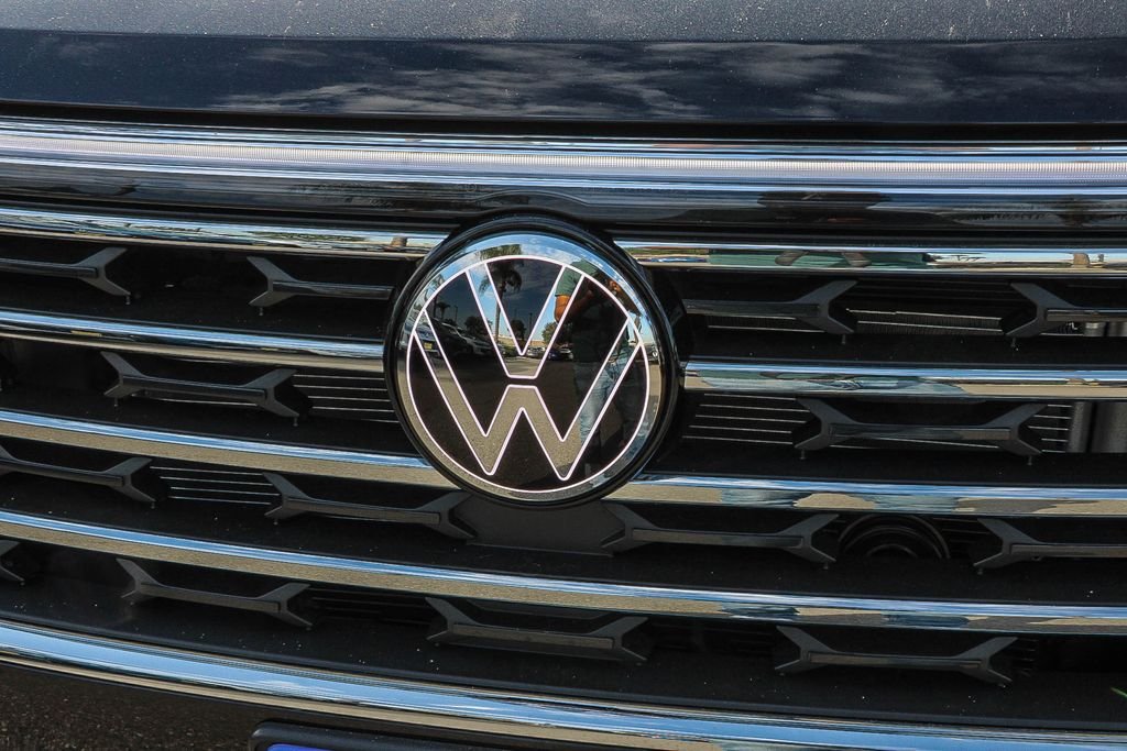 New 2026 Black Volkswagen SE w/Technology image 5