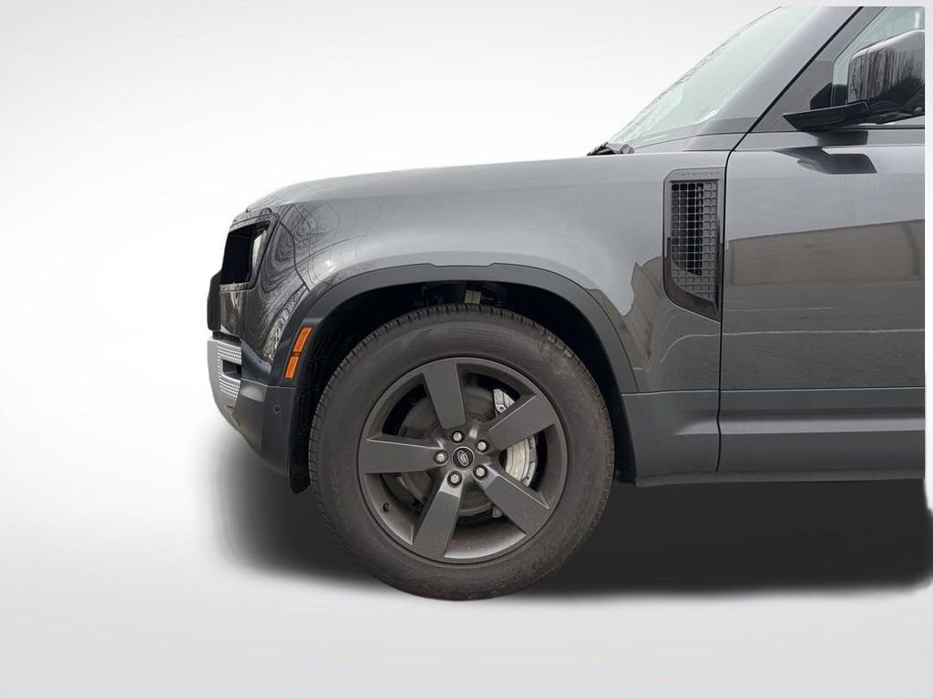 Used 2024 Gray Land Rover S image 9