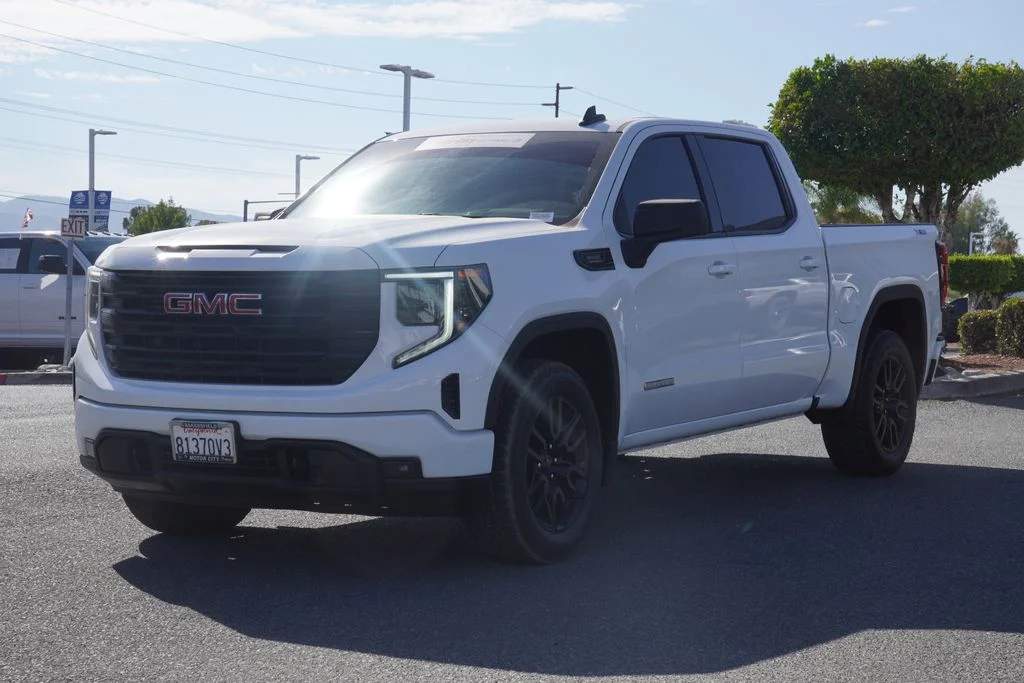 Used 2023 White GMC Elevation image 1