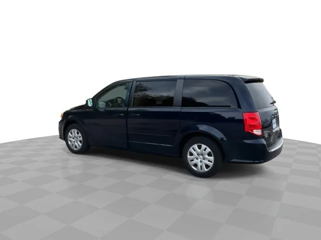 Used 2015 True Blue Pearlcoat Dodge SE image 6