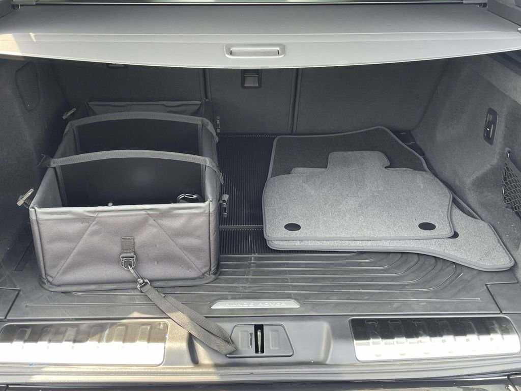 New 2026 Fuji White Land Rover Dynamic SE image 16