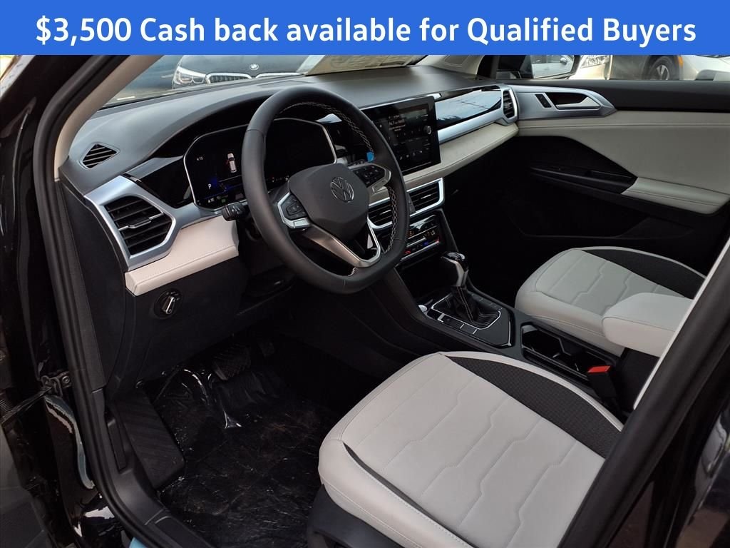 2025 Volkswagen Taos SE - Photo 15