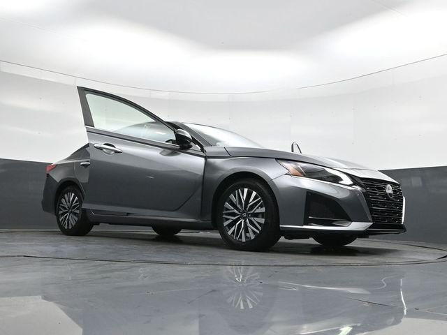 Used 2024 Gray Nissan 2.5 SV image 43