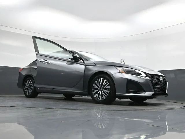 Used 2024 Gun Metallic Nissan 2.5 SV image 43