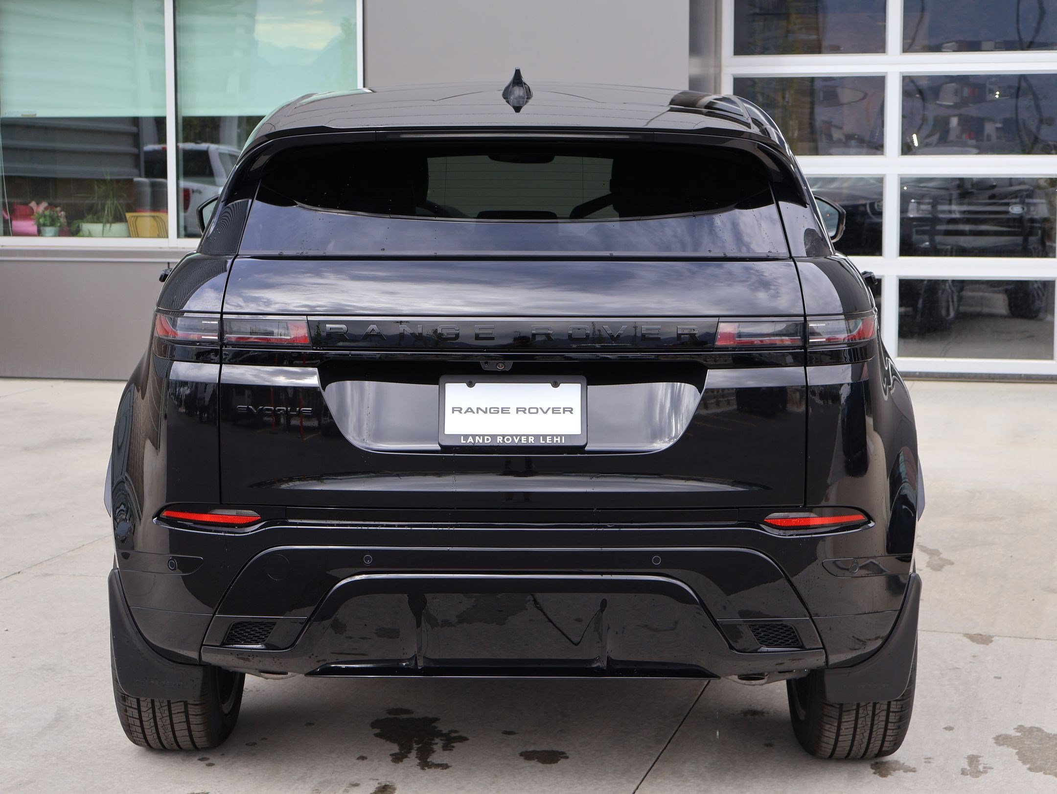 New 2026 Santorini Black LAND ROVER Hoxton Edition image 7