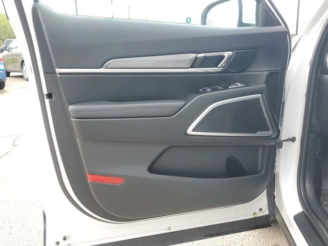 Used 2023 White Kia S image 21