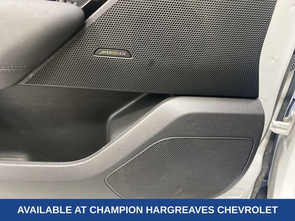 Used 2025 Fuji White Land Rover Dynamic SE image 31