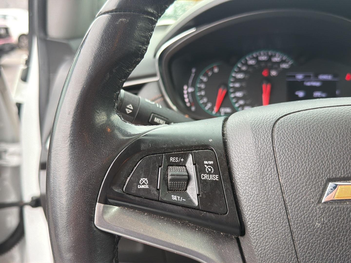 Used 2019 Summit White Chevrolet LT image 13