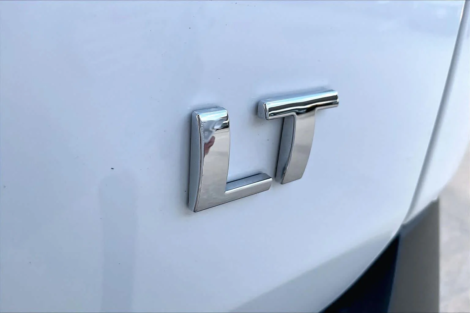 Used 2023 Summit White Chevrolet LT Cloth image 9