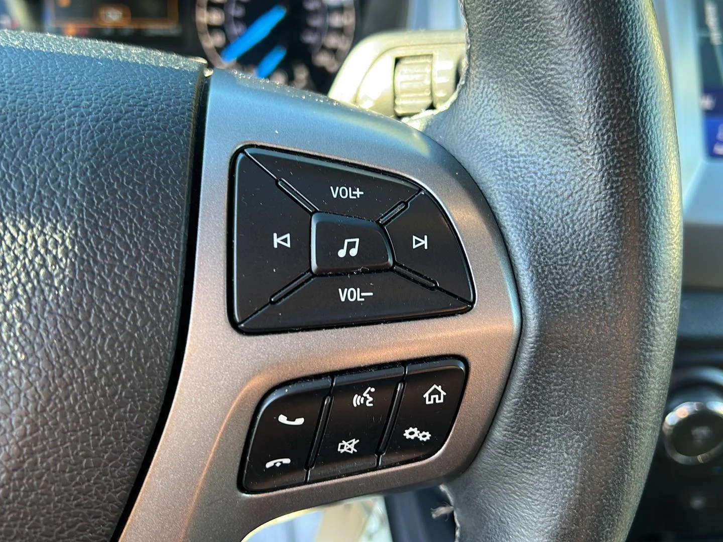 Used 2019 Lightning Blue Ford XLT image 9