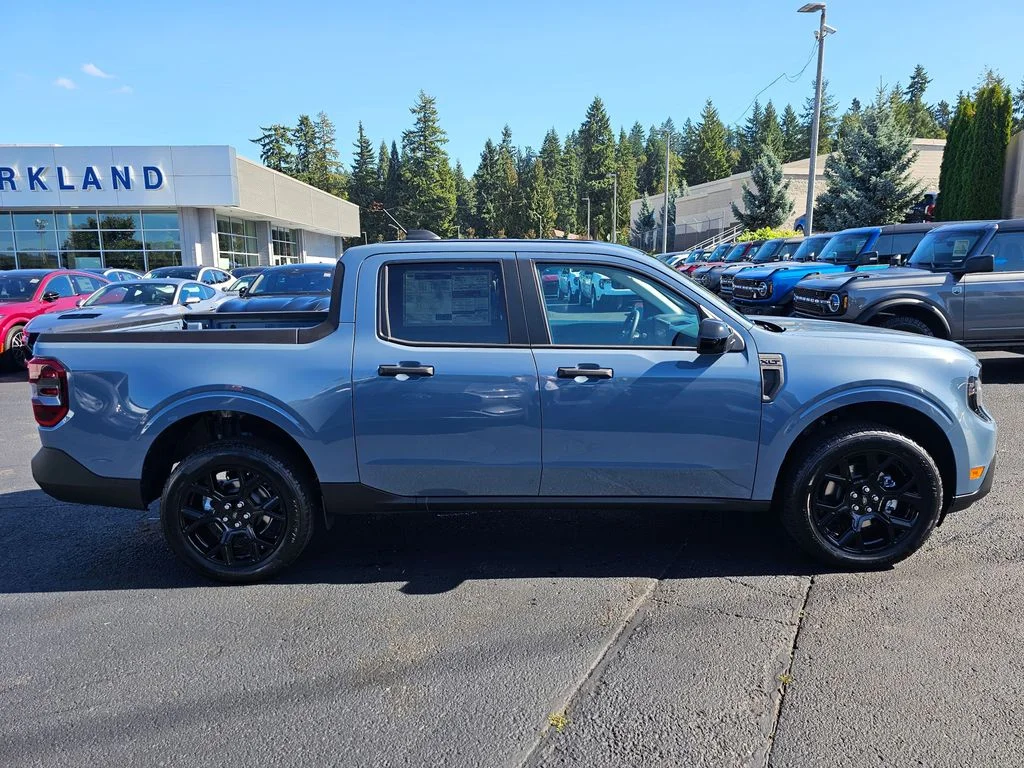 New 2025 Azure Gray Metallic Tri-Coat Ford XLT image 8