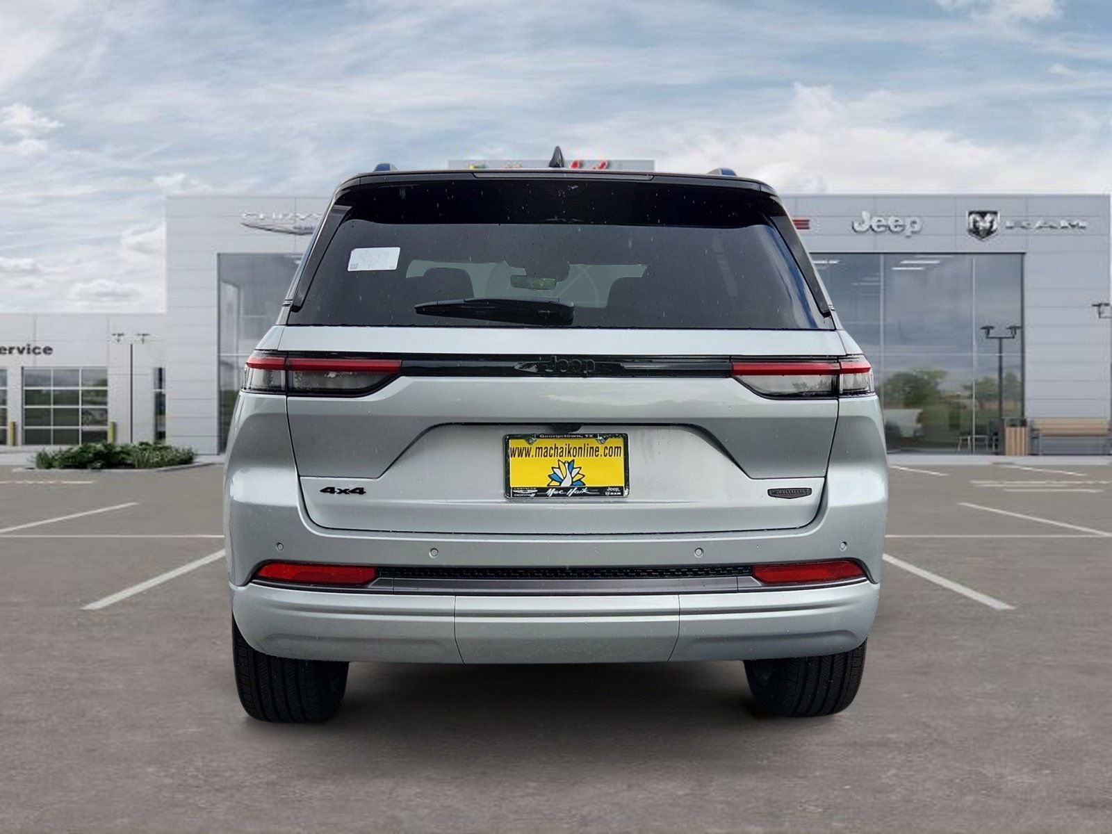 New 2026 Silver Zynith Exterior Paint Jeep Summit image 4