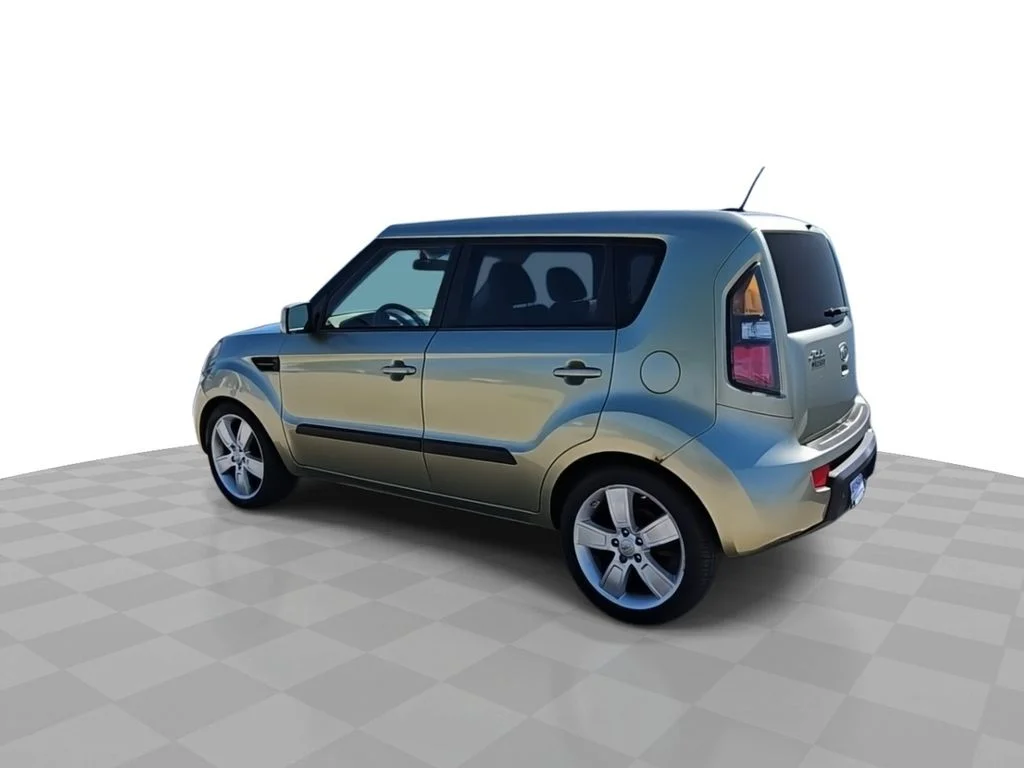 Used 2011 Green Kia Exclaim image 6