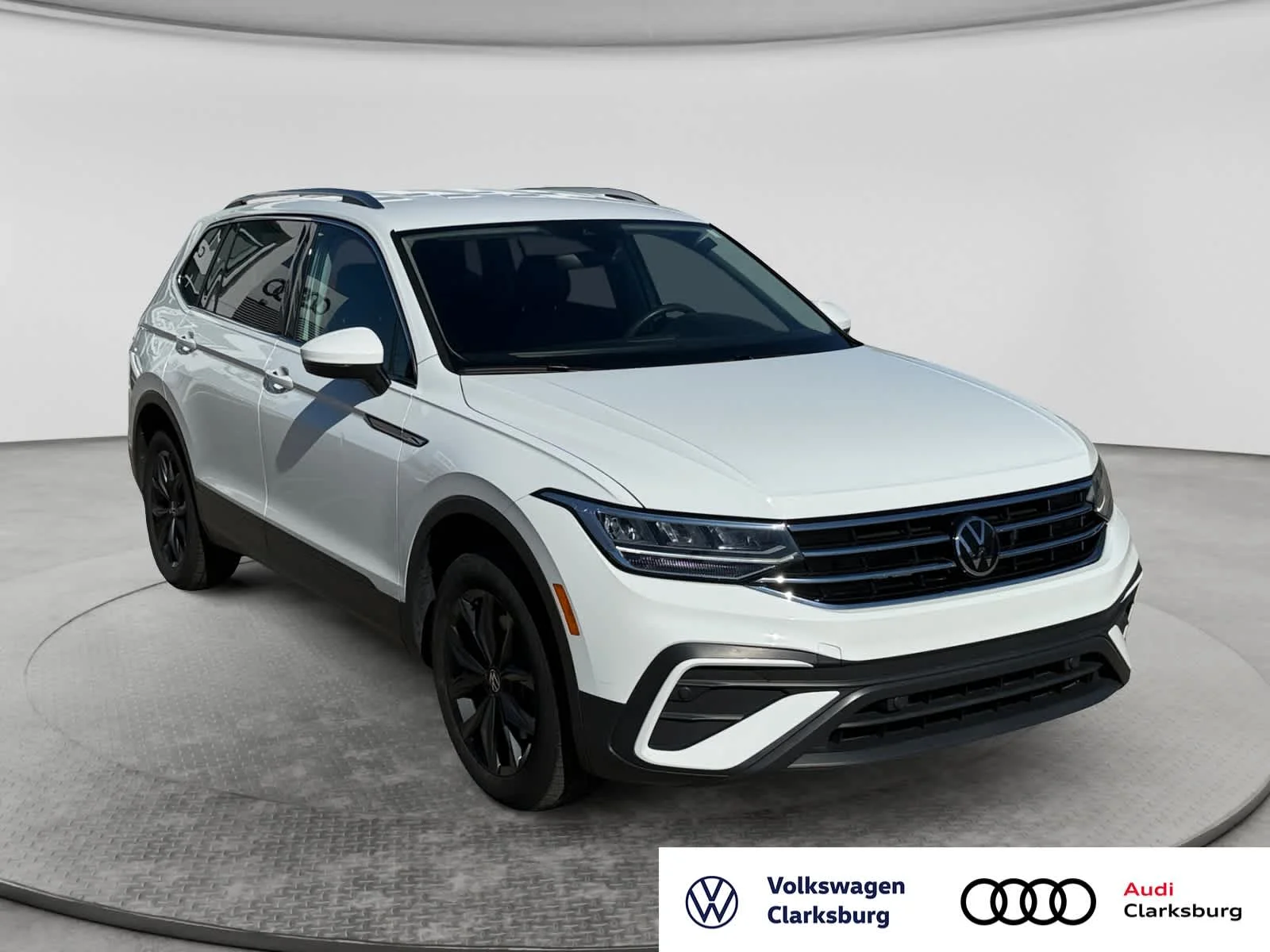Used 2024 Pure White Volkswagen SE image 3