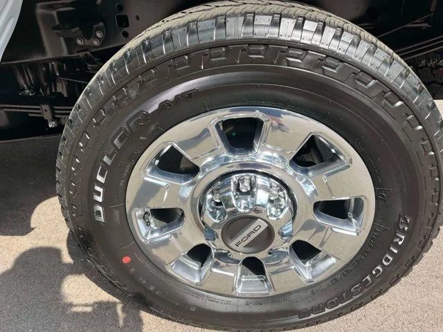 New 2027 Star White Metallic Tri-Coat Ford F-350® Lariat® image 12
