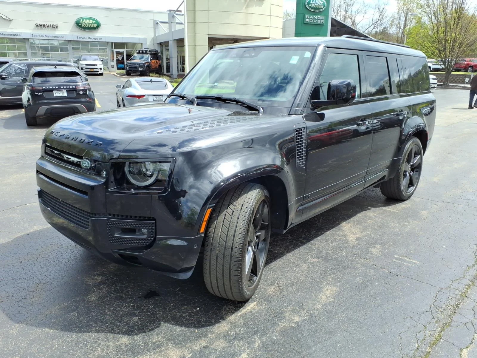 2025 Land Rover Defender 130 V8 P500's photo