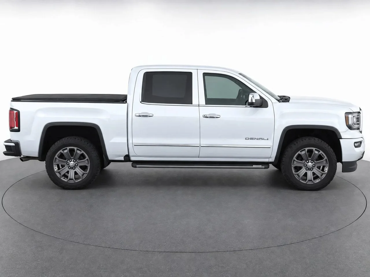 Used 2016 WHITE FROST TRICOAT GMC Denali image 8