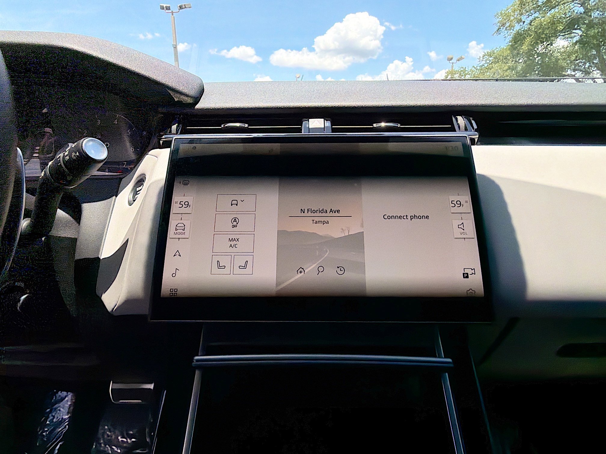 Certified Used 2024 Fuji White Land Rover Dynamic SE image 29