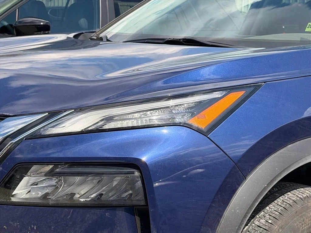 Used 2023 Blue Nissan S image 4