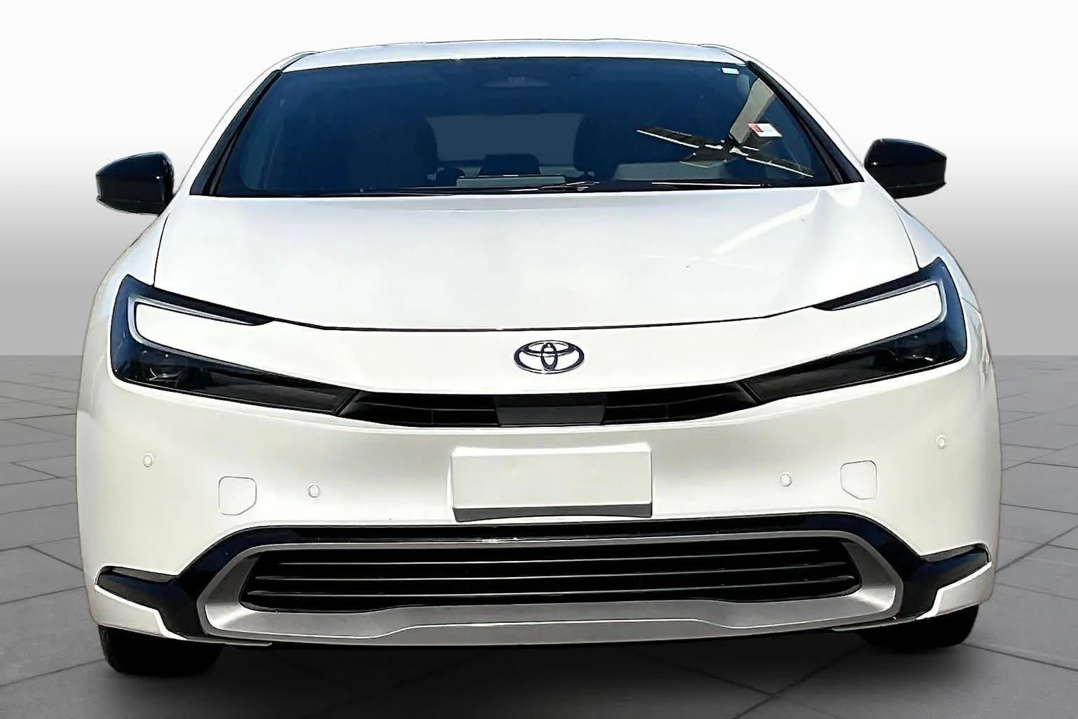Used 2025 Wind Chill Pearl Toyota XLE image 4