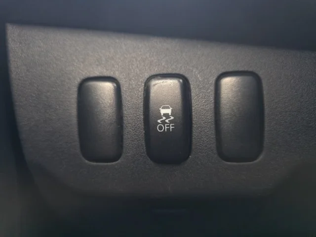Used 2011  Mitsubishi ES image 24
