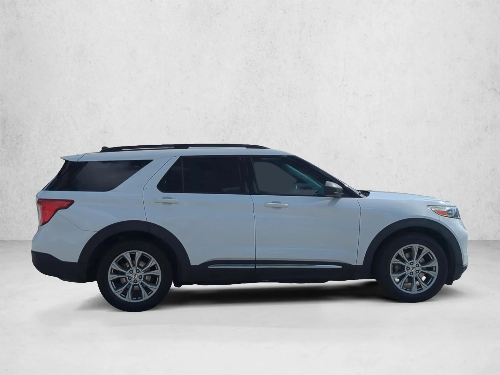 Used 2021 Oxford White Ford XLT image 4