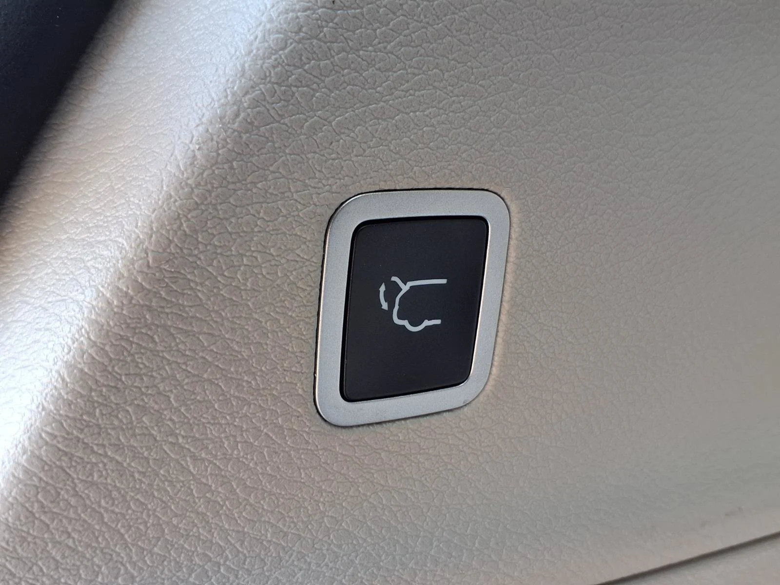 Used 2021 Luxury White Pearlcoat Chrysler Touring L image 29