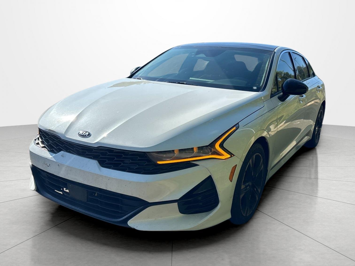 Used 2021 Glacial White Pearl KIA GTLINE image 1
