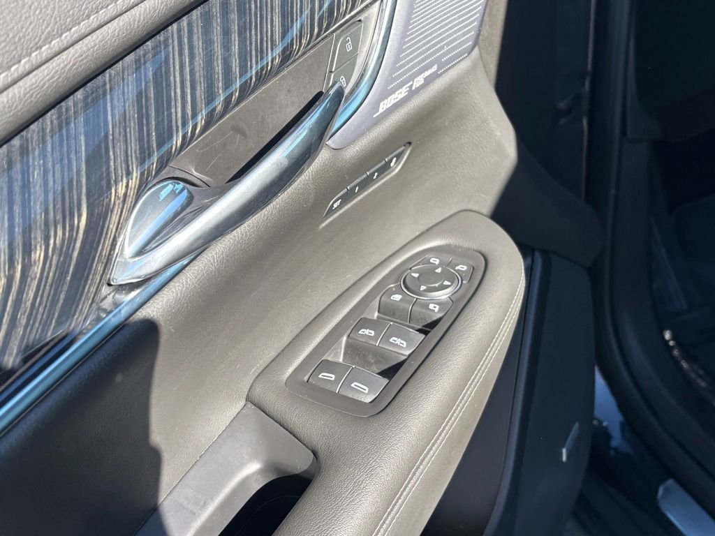 Used 2023  Cadillac Premium Luxury image 30