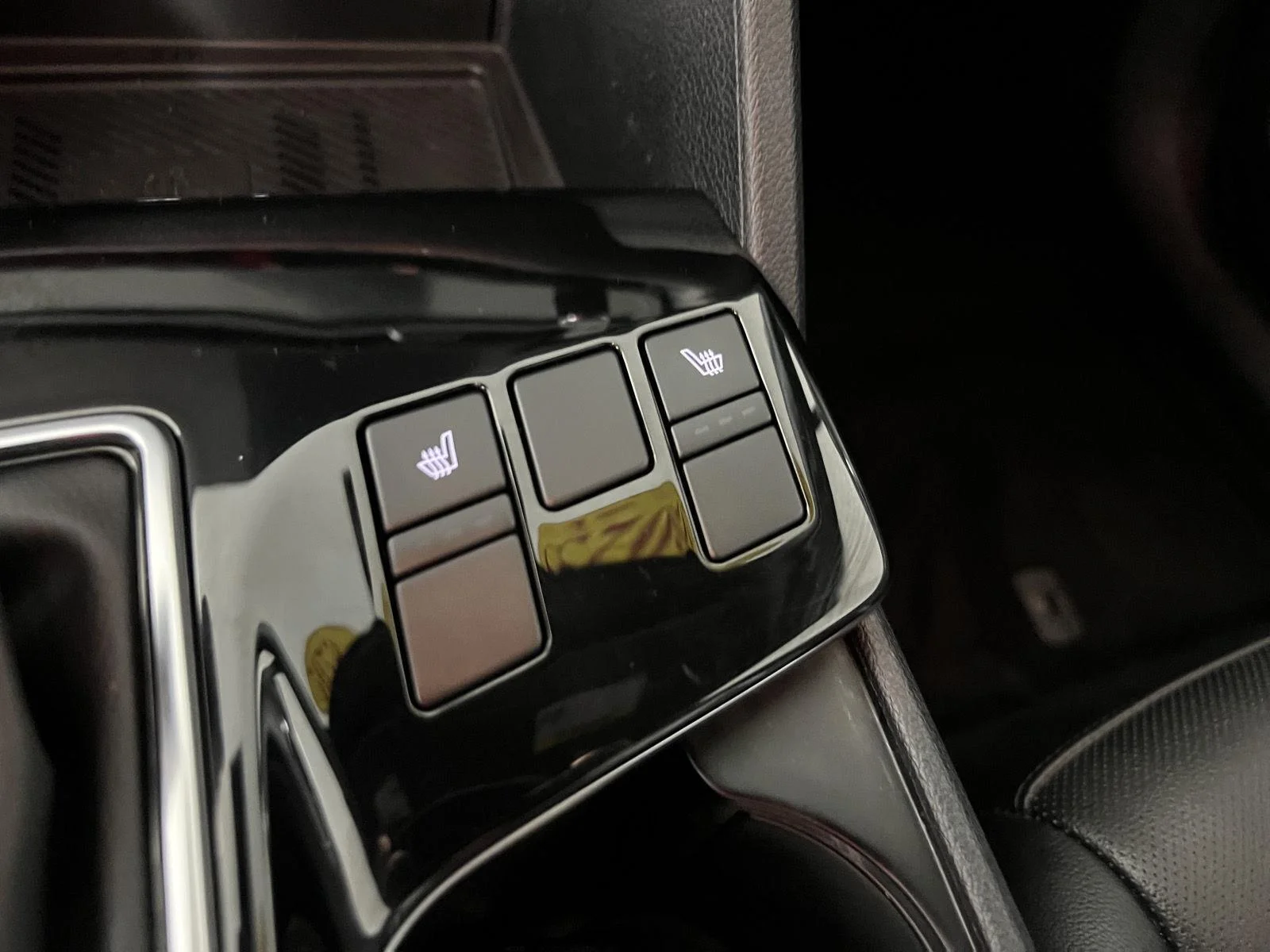 Used 2025 Wolf Gray Kia X-Line image 33