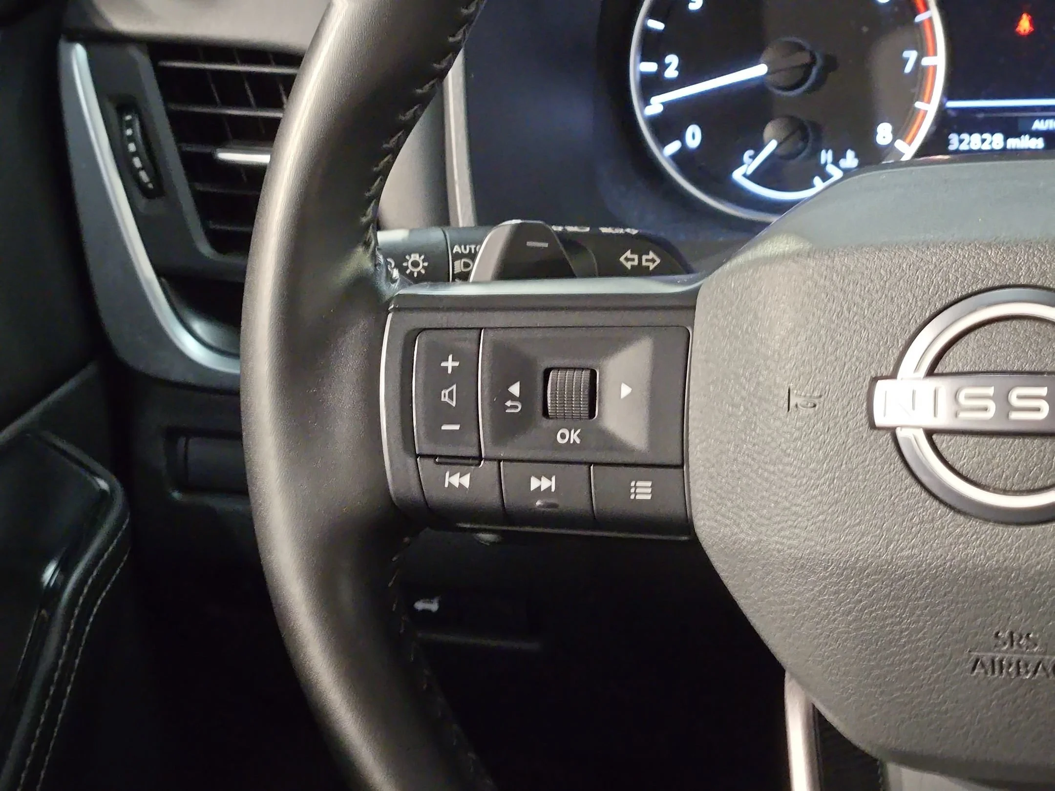 2025 Nissan Rogue SV - Photo 27