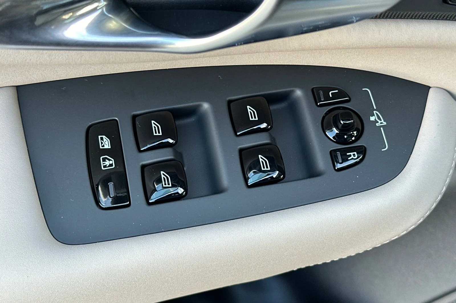 New 2026 Vapour Grey Volvo T8 Plus 7-Seater image 15