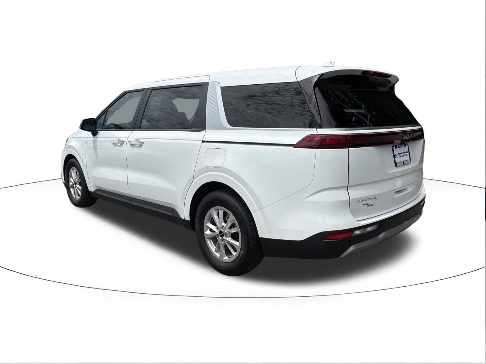 Used 2024 Snow White Pearl Kia LX image 5