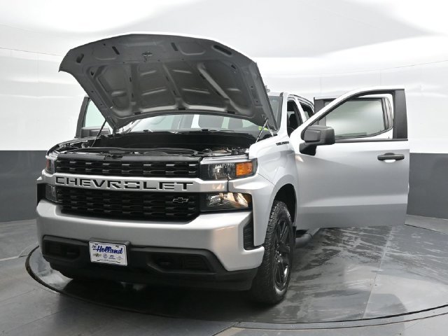 Used 2022 Silver Chevrolet Custom image 30