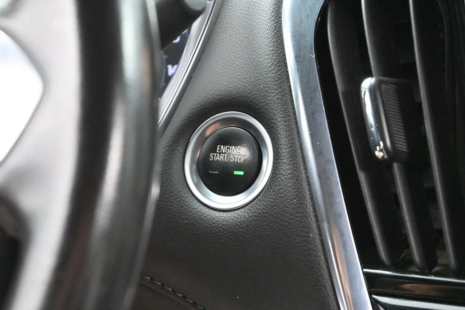 Used 2022 Summit White Chevrolet LT Cloth image 26