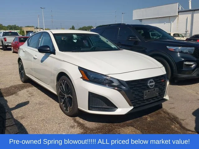 Used 2024 White Nissan 2.5 SR image 5