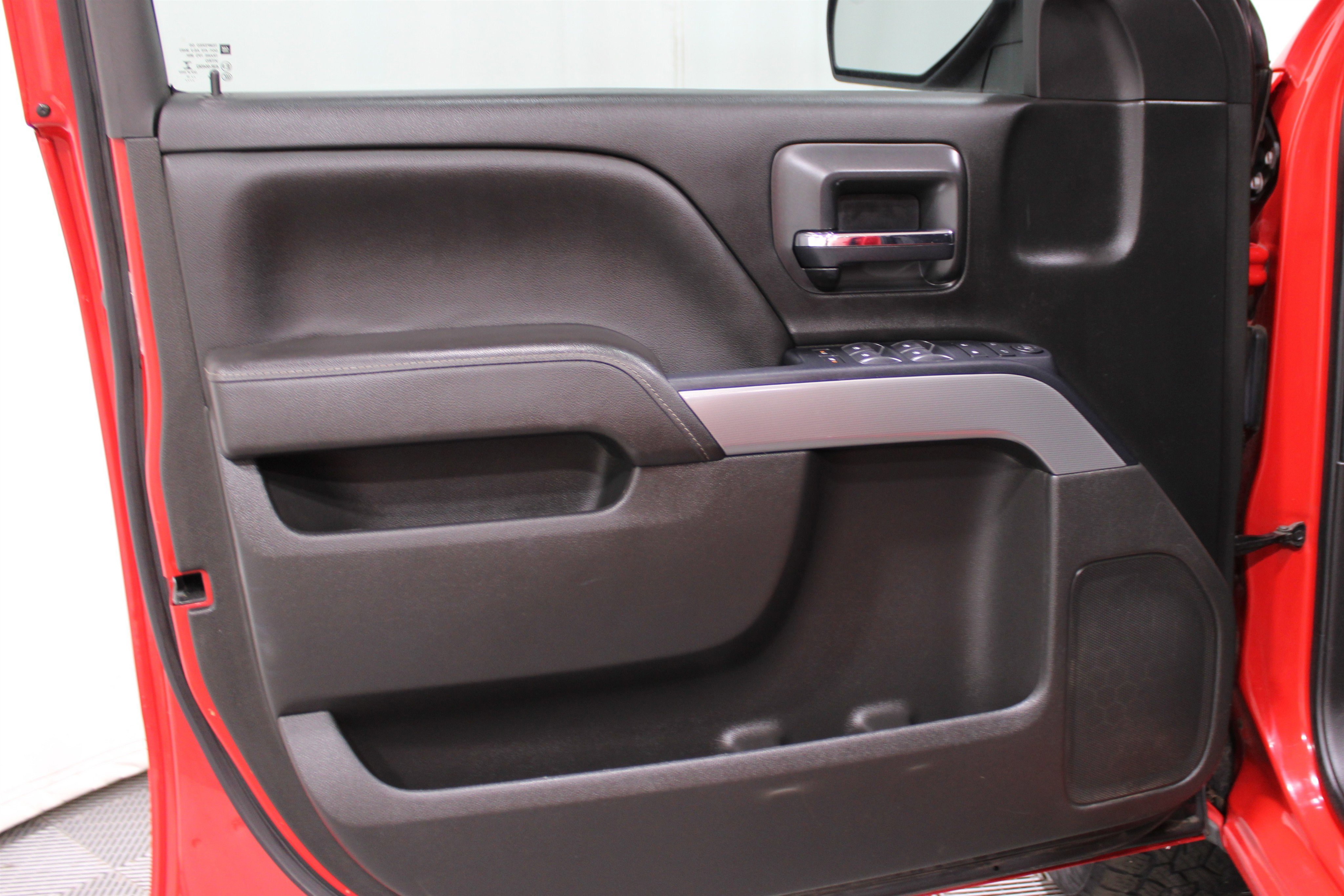 2017 Chevrolet Silverado 1500 LT photo 4