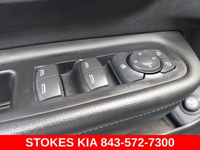 Used 2023 Silver GMC Denali image 19