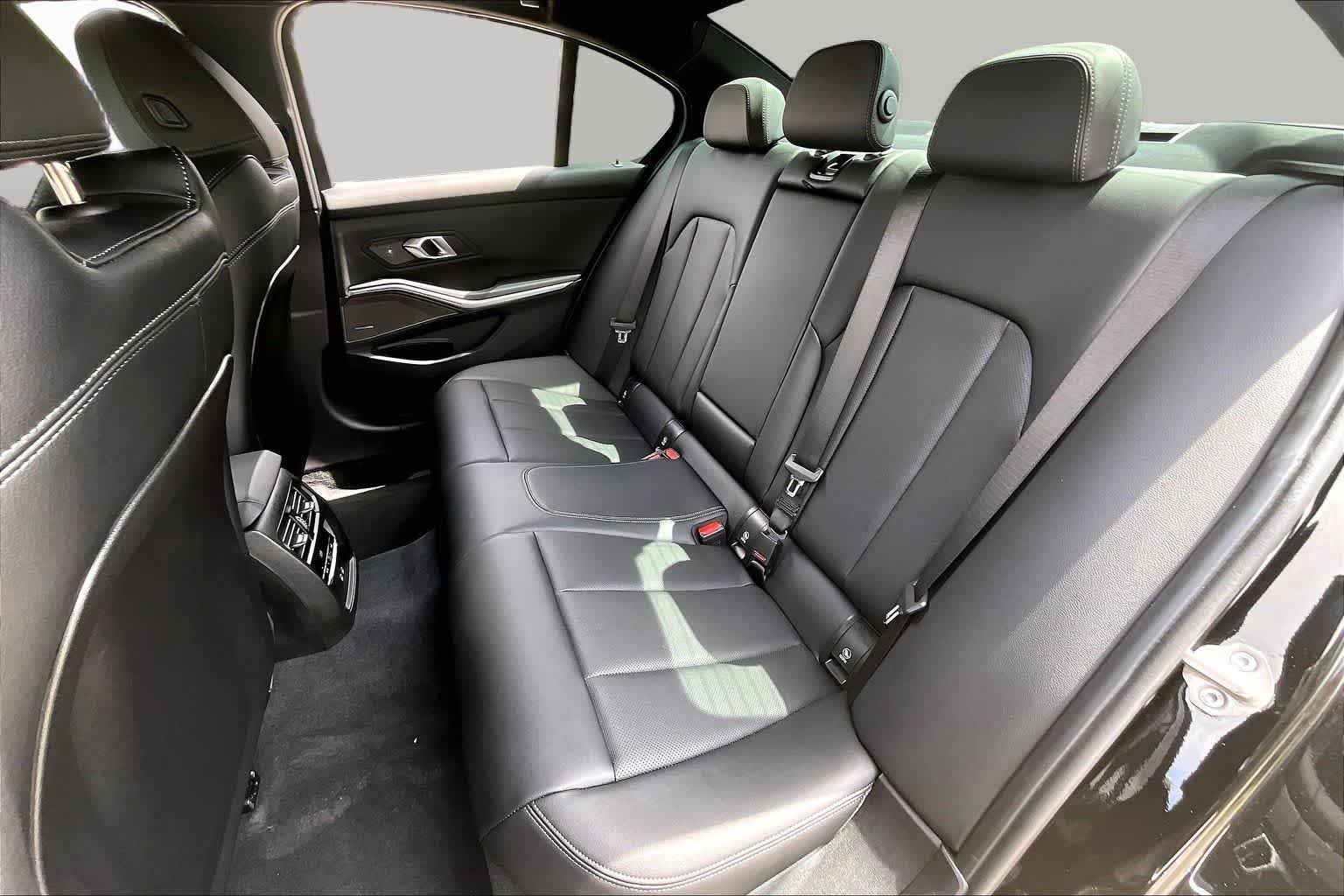 2026 BMW 3 Series 330i - Photo 18