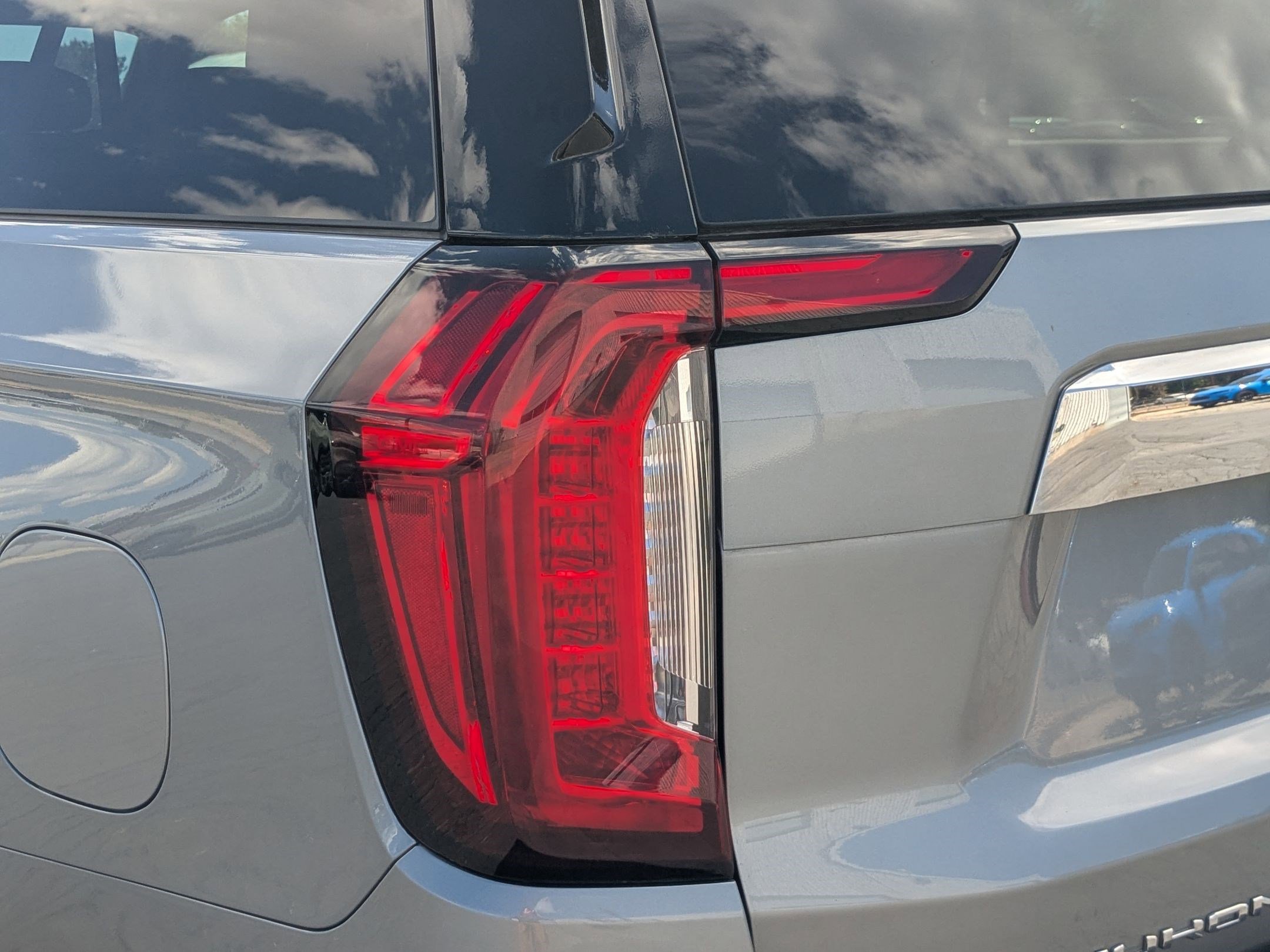 Used 2023 Sterling Metallic GMC SLT image 11