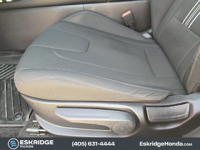 Used 2025 Red Hyundai SEL Convenience image 24