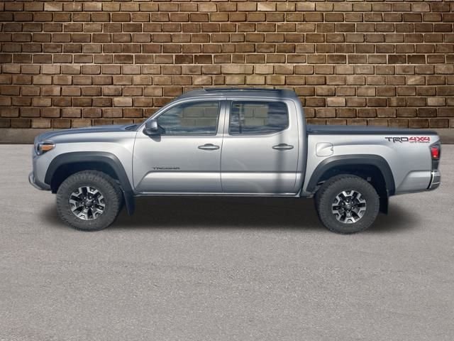 2021 Toyota Tacoma TRD Off-Road photo 2