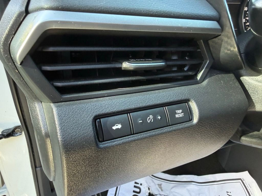 Used 2019 White Nissan 2.5 SR image 12