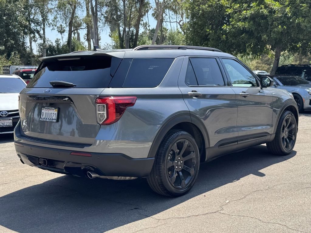 Used 2023 Gray Metallic Ford ST-Line image 6