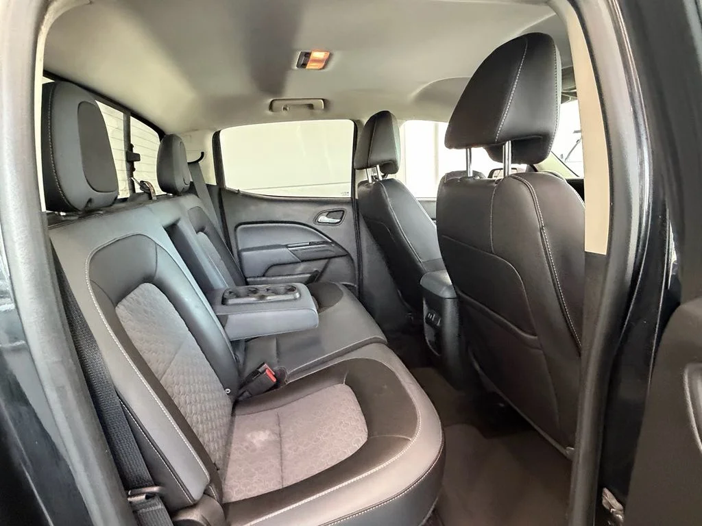 Used 2018 Black Chevrolet Z71 image 15