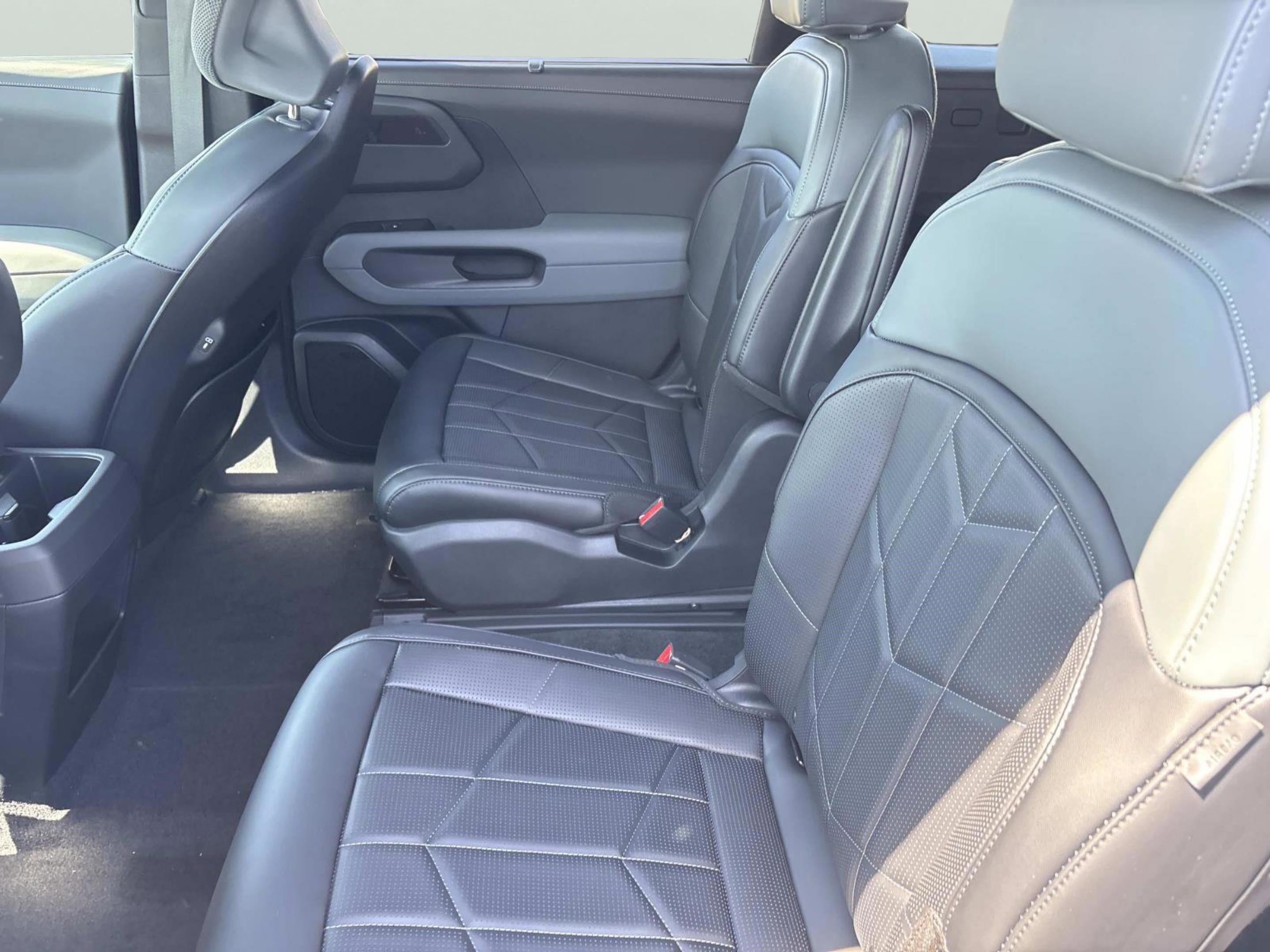 New 2027 Glacial White Pearl Kia X-Line SX image 17