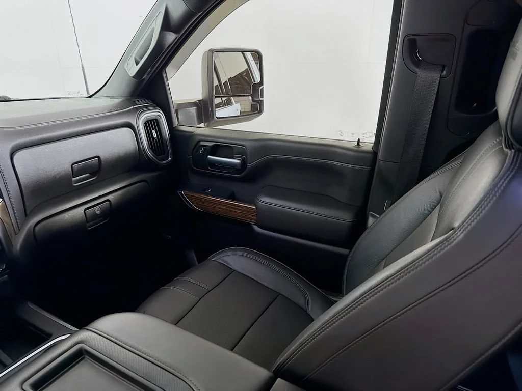 Used 2021 Iridescent Pearl Tricoat Chevrolet High Country image 22